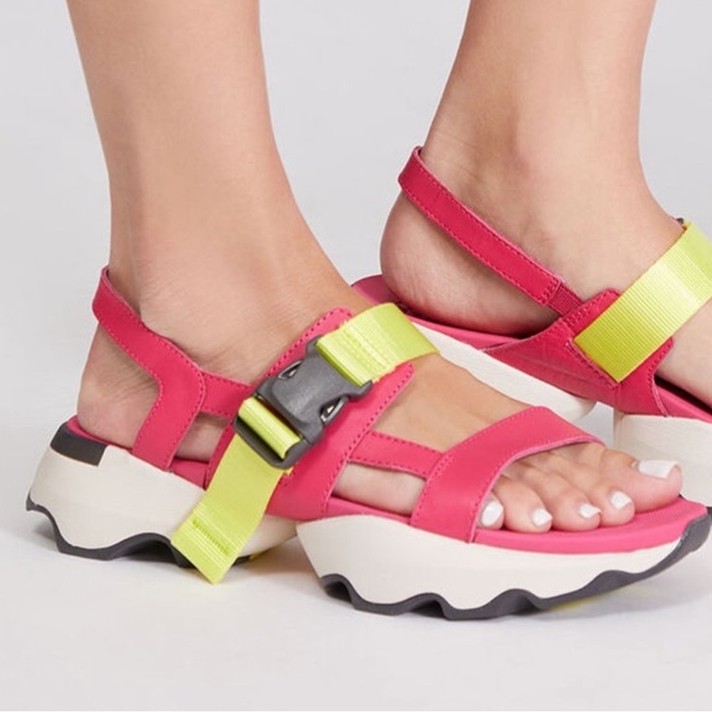 NWT Sorel Kinetic Impact Sling Leather Sandal in Dark Pink Size 8